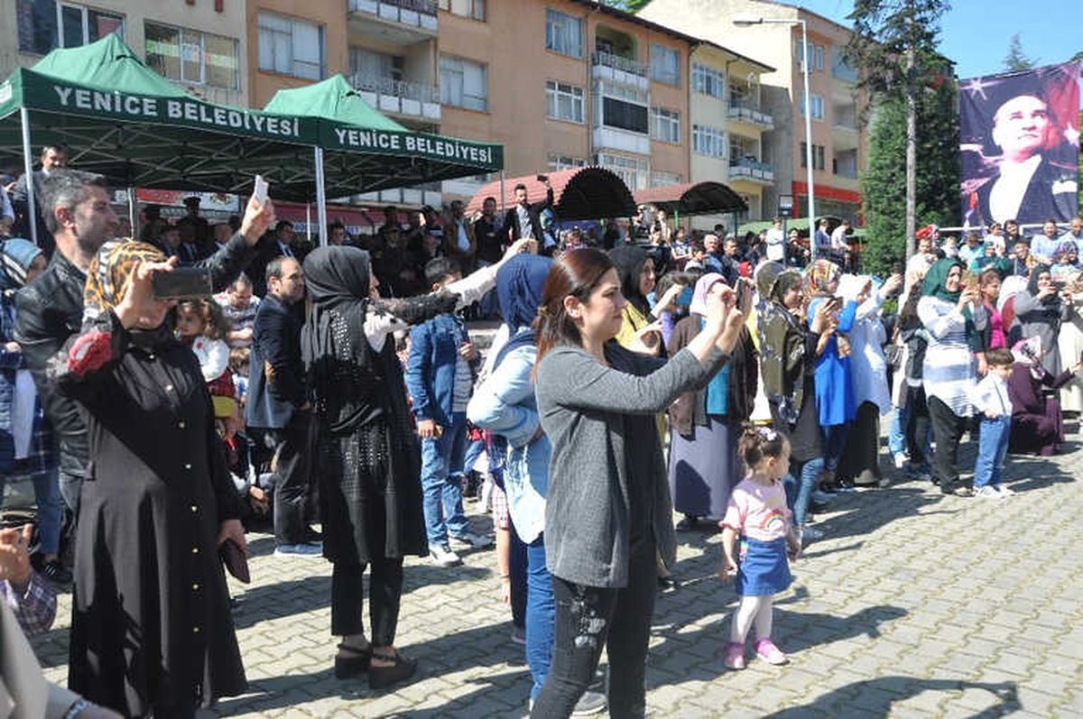 Çocuklarını Çekmek İçin Birbirleriyle Yarıştılar