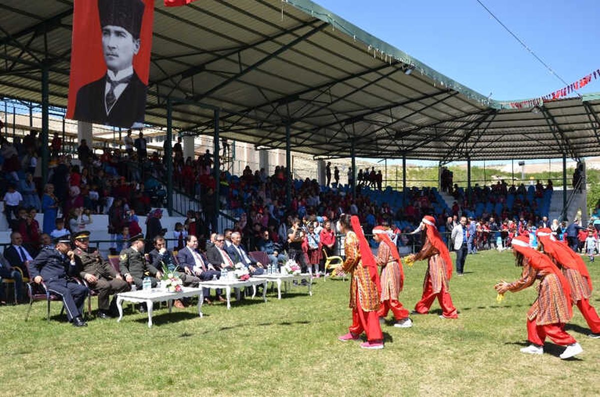 Darende\'de 23 Nisan Coşkusu