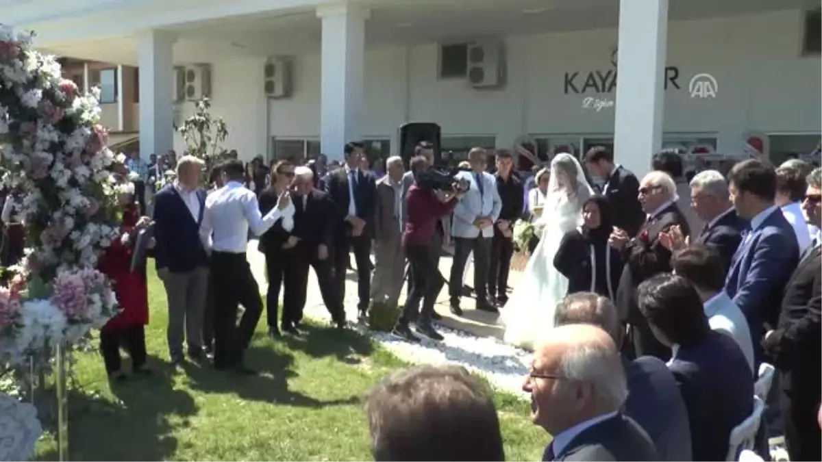 Ekonomi Bakanı Zeybekci Nikah Şahidi Oldu