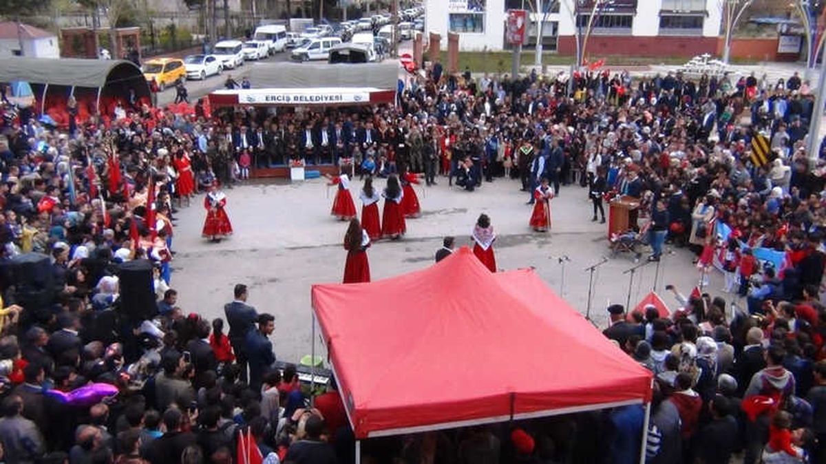Erciş\'te 23 Nisan Coşkusu