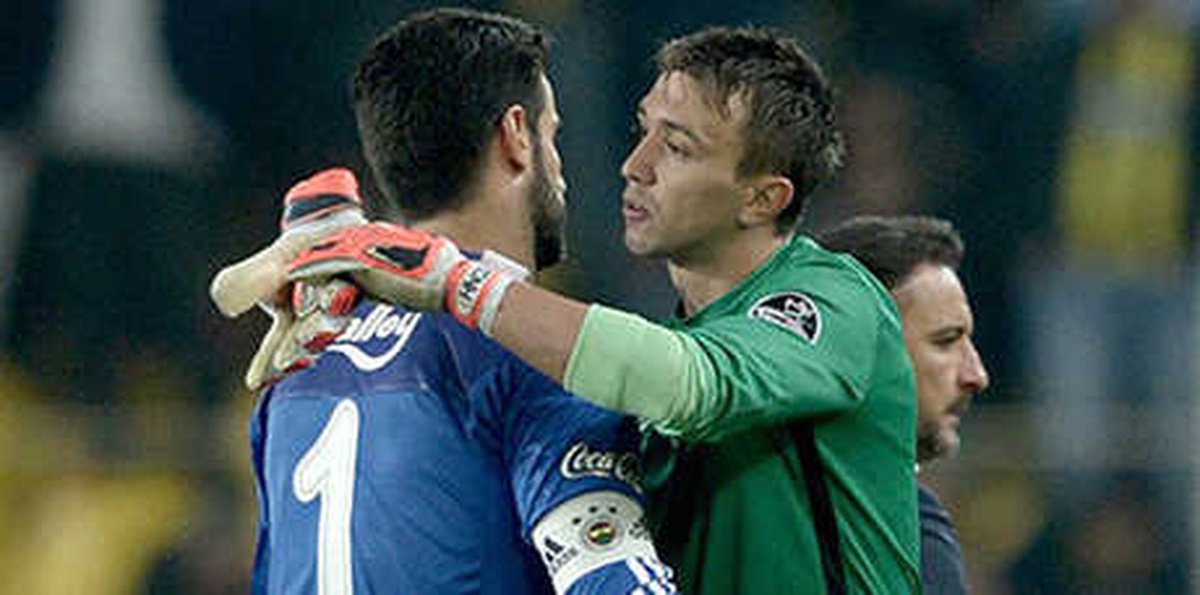 Fernando Muslera\'dan Volkan Demirel\'in Çağrısına Sürpriz Beğeni
