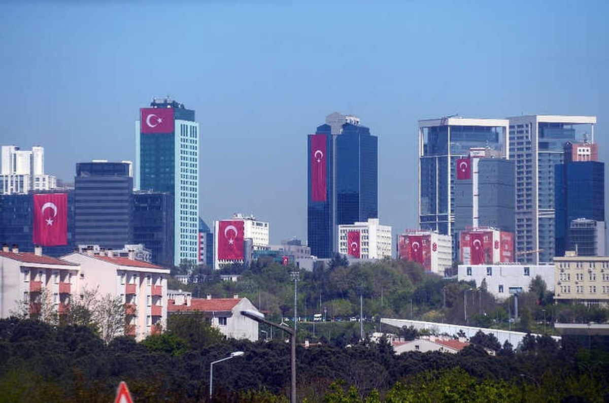 Gökdelenler Türk Bayraklarıyla Donatıldı