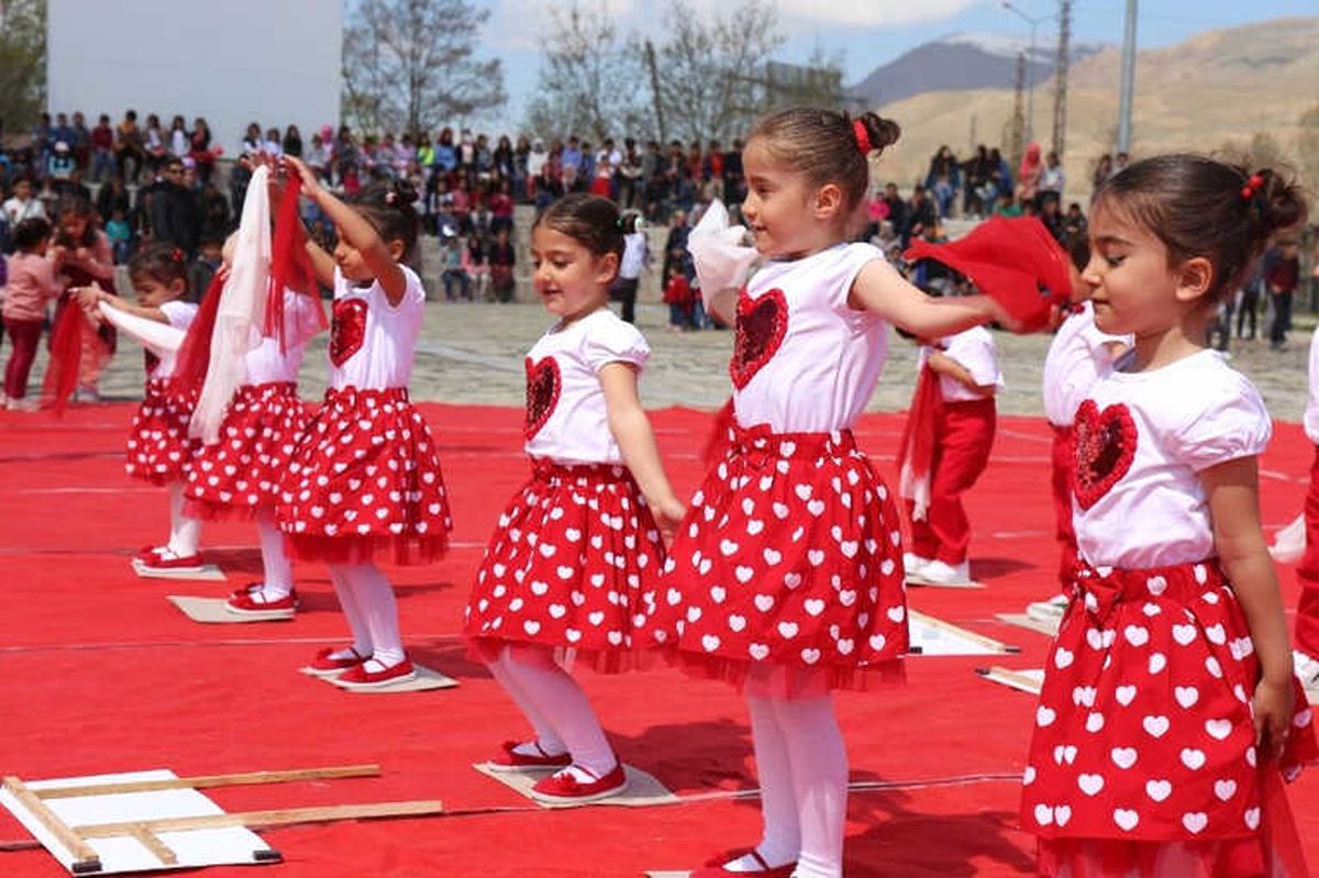 Gürpınar\'da 23 Nisan Coşkusu