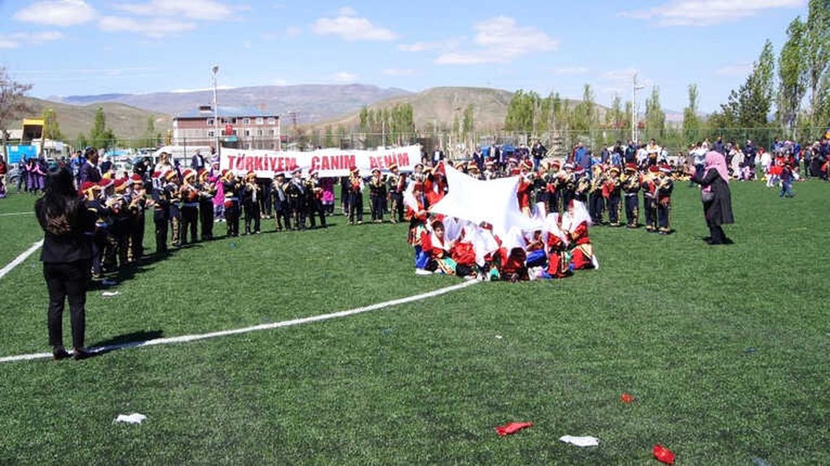 Kağızman\'da 23 Nisan Coşkusu