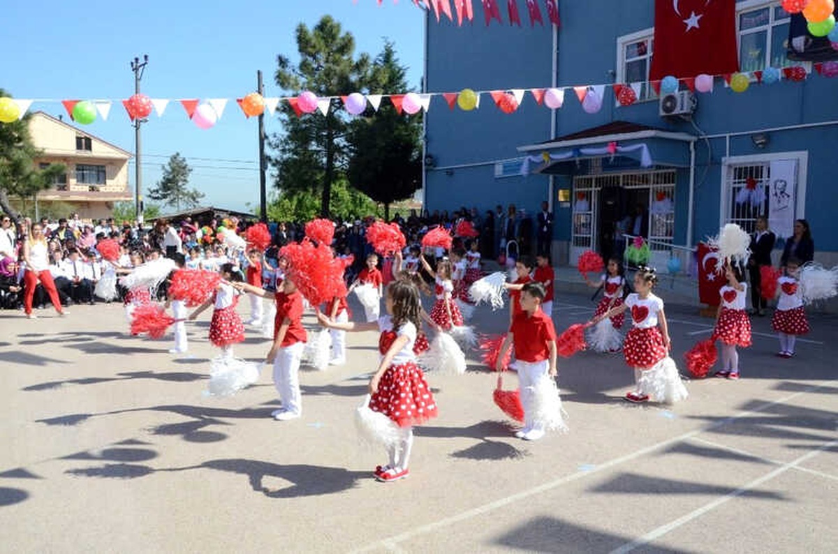Kartepe\'de 23 Nisan Ulusal Egemenlik ve Çocuk Bayramı Coşkuyla Kutlandı