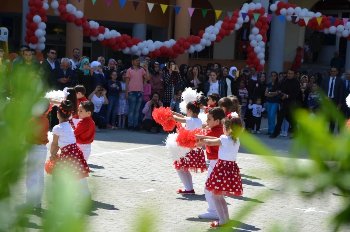Kilis\'te Türk ve Suriyeli Çocuklar 23 Nisan Bayramını Kutladı