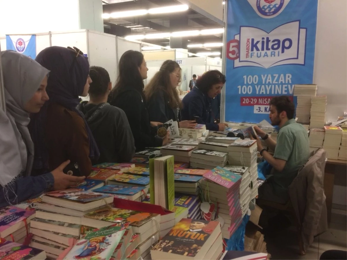 Kitap Fuarında Yazarlar ile Okuyucular Bir Araya Geliyor