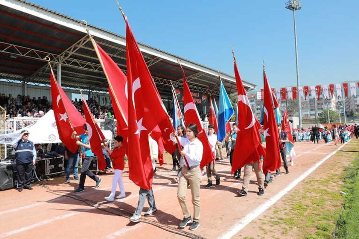Körfez\'de 23 Nisan Coşkusu Stada Sığmadı