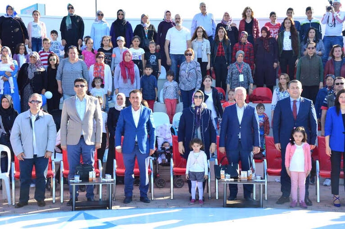 Lapseki\'de 1. Uluslararası Troya Çocuk Halk Dansları Festivali Yapıldı