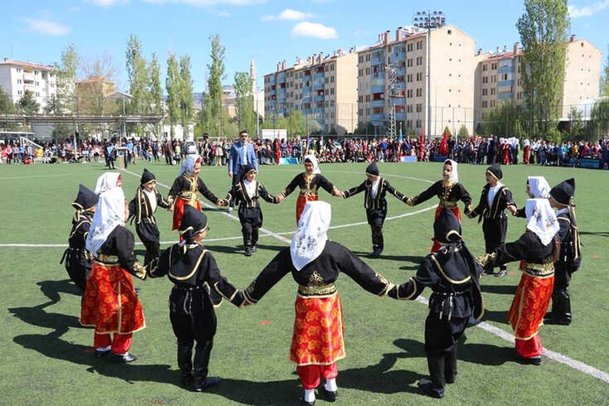 Oltu\'da 23 Nisan Coşkusu