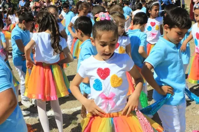 Tüp Bebekler 23 Nisan Şenliği’nde Hep Birlikte Eğlendi Tüp Bebekler 23 Nisan Şenliği’nde Hep Birlikte Eğlendi