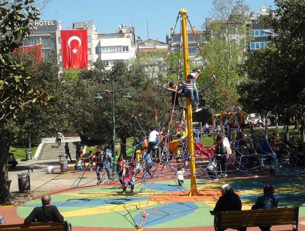 Yaşıtları Eğlenirken Onlar Ekmek Parası İçin Çalışıyor