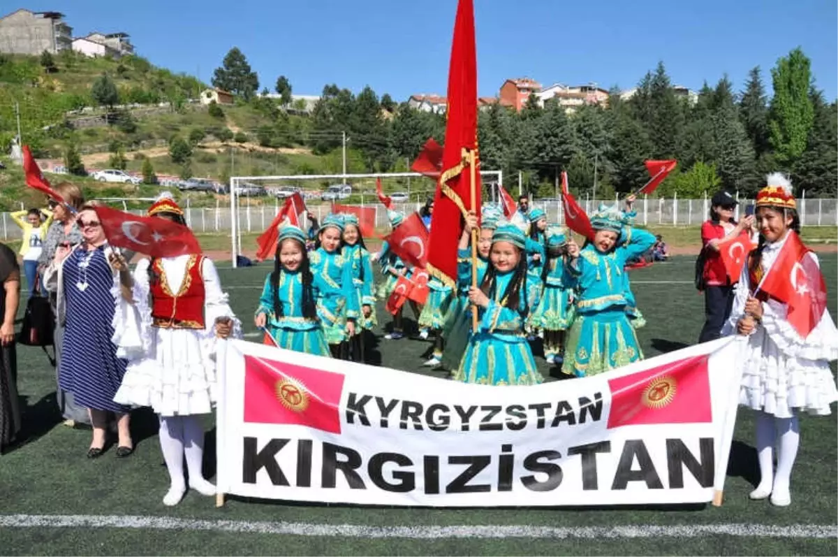 Simav\'da Kırgızistan Rüzgarı Esti