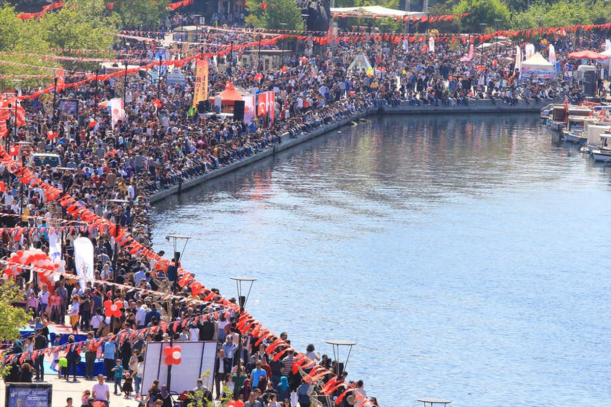 Solotürk\'ün "23 Nisan" Gösterisi Nefes Kesti