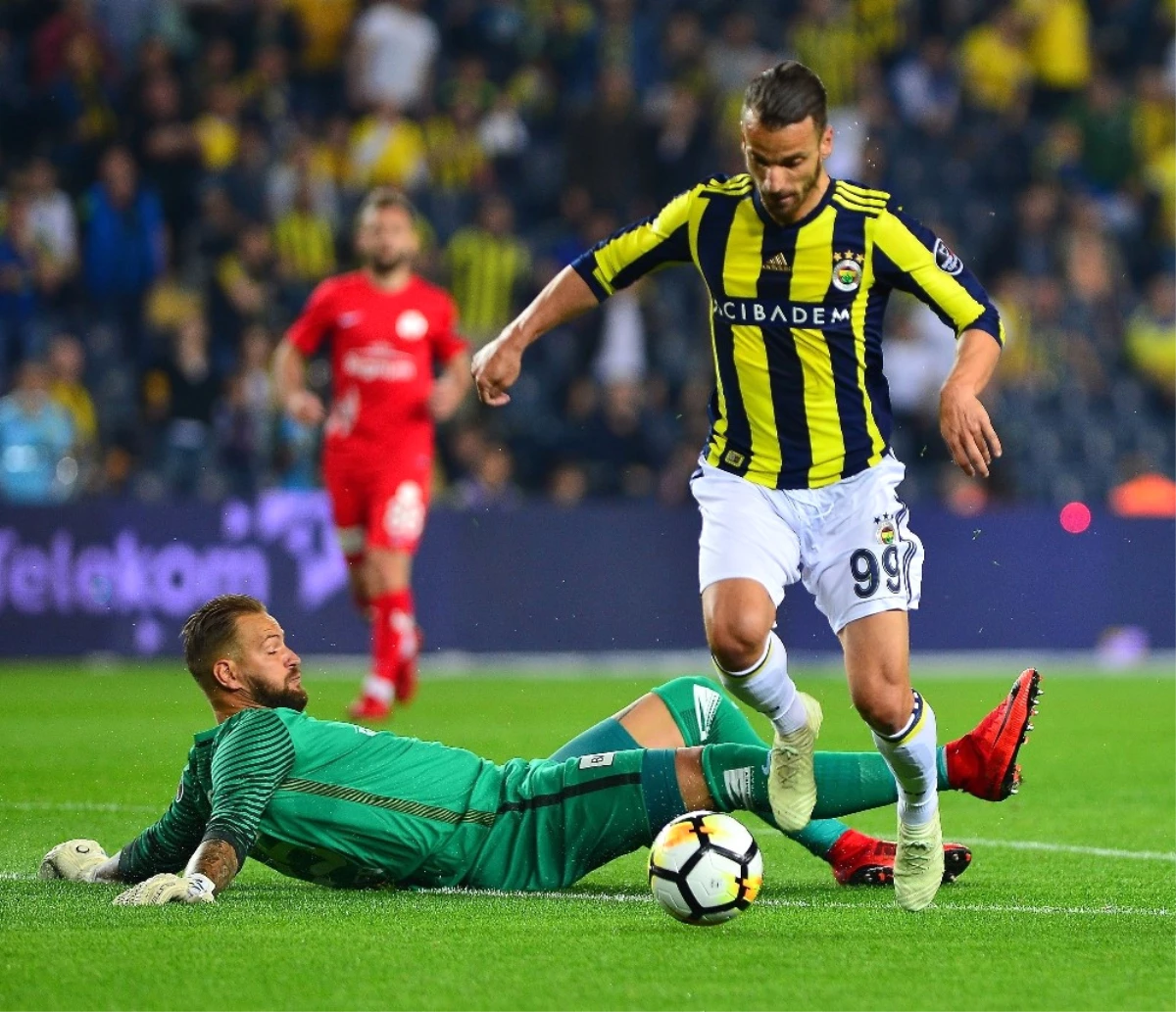 Spor Toto Süper Lig: Fenerbahçe: 2 - Antalyaspor: 1 (İlk Yarı)