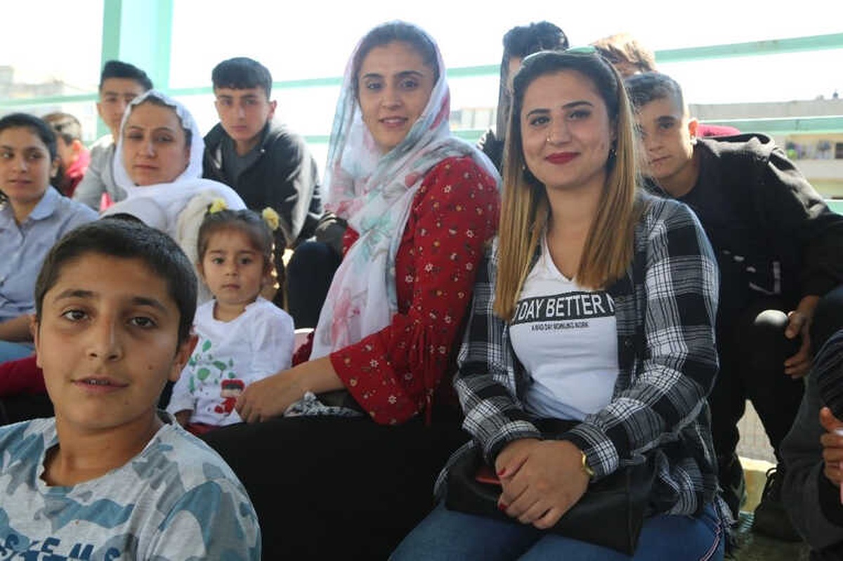 Terörden Arınan Silopi\'de Halaylı 23 Nisan Kutlamaları