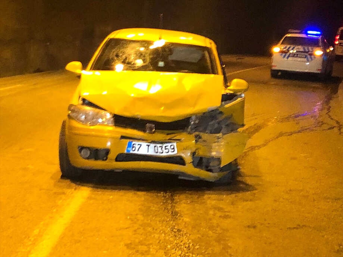 Trafiğe Kapalı Tünelde İki Otomobil Çarpıştı