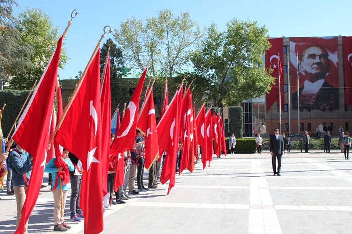 Vilayet Meydanında 23 Nisan Töreni Gerçekleşti