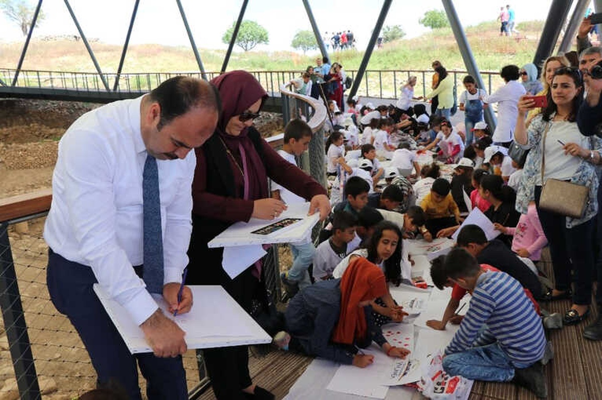23 Nisan 12 Bin Yıllık Tarihi Mekanda Kutlandı