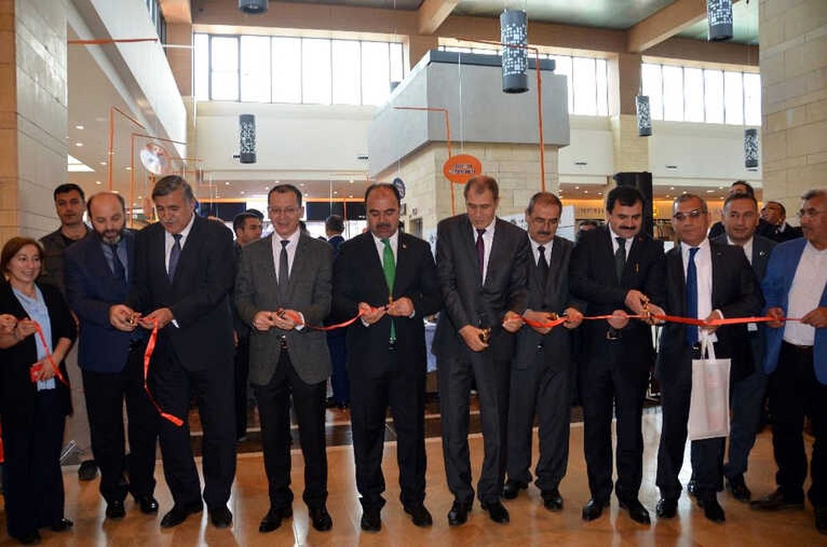 Ağrı İbrahim Çeçen Üniversitesi 9. Şanlıurfa Üniversiteler Tanıtım Fuarı\'na Katıldı