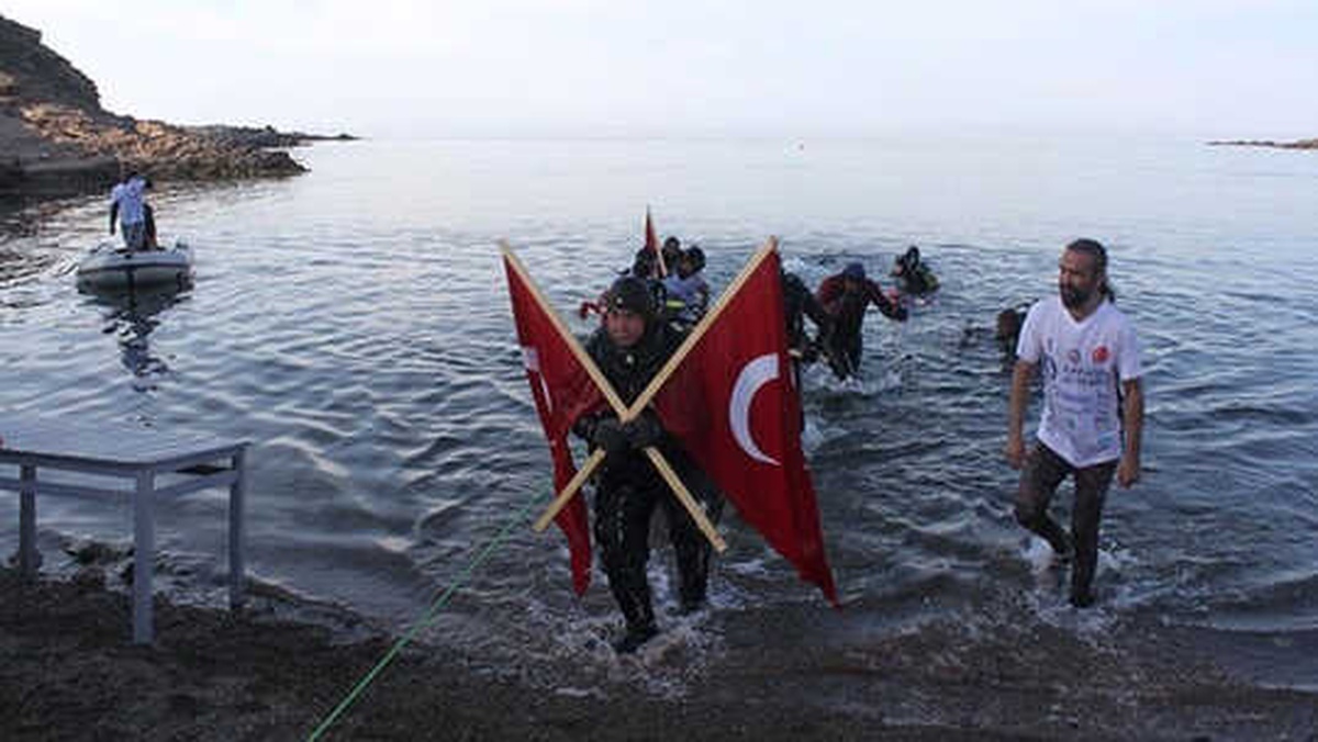 Akvaryum Adam\' Su Altından Rekorla Çıktı