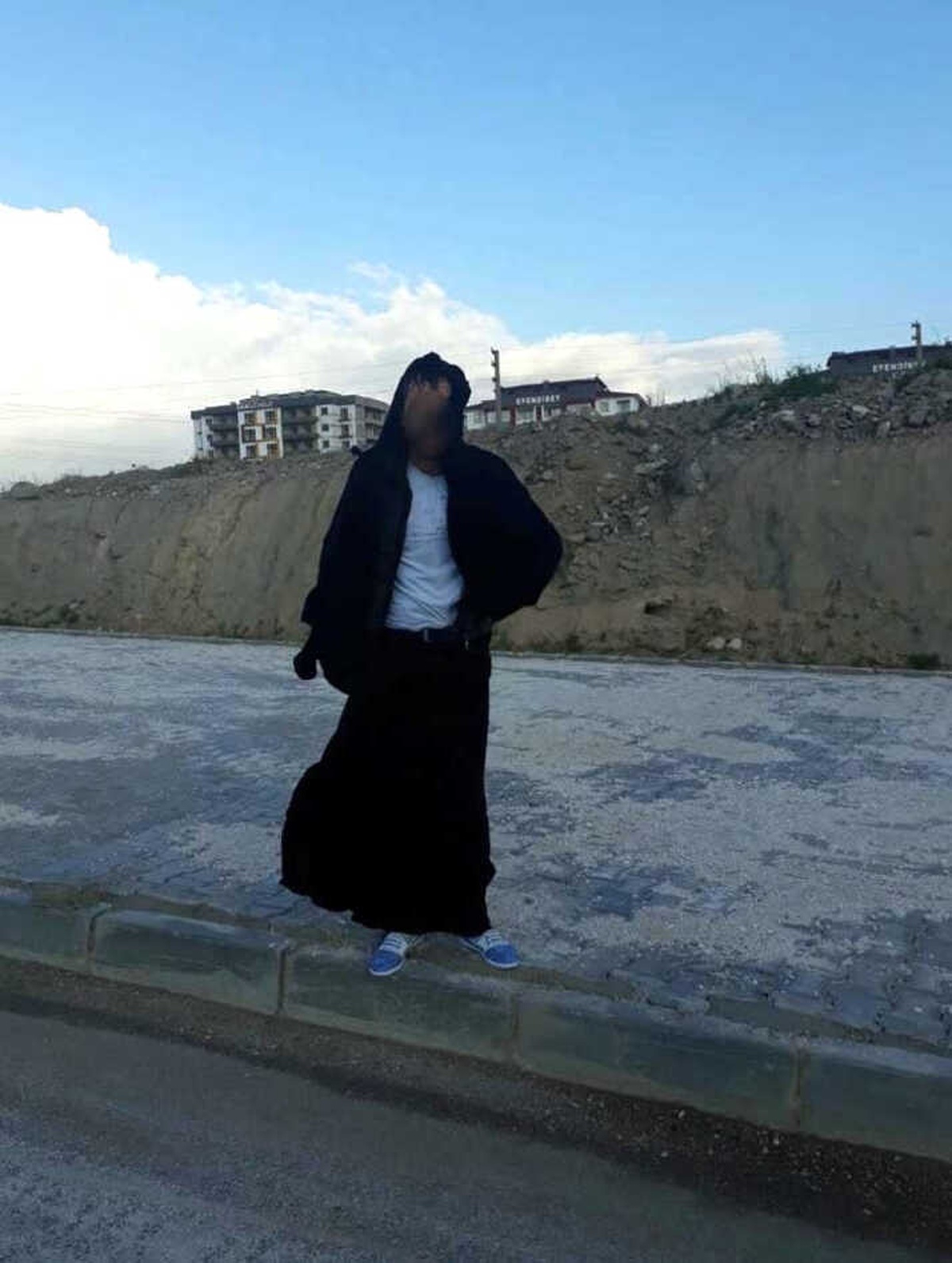 Aranan Şahıs Çarşafla Dolaşırken Yakalandı