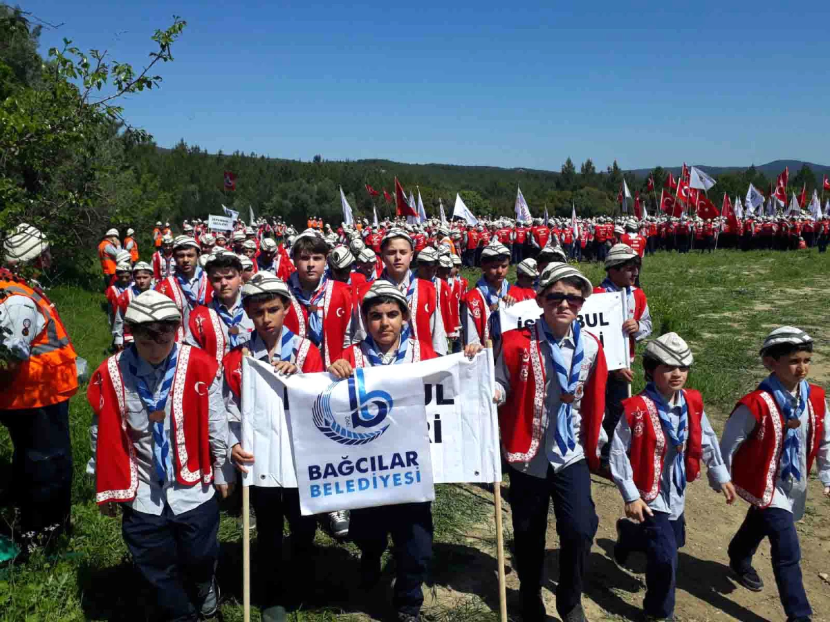 Bağcılarlı İzciler Çanakkale Şehitlerini Ziyaret Etti