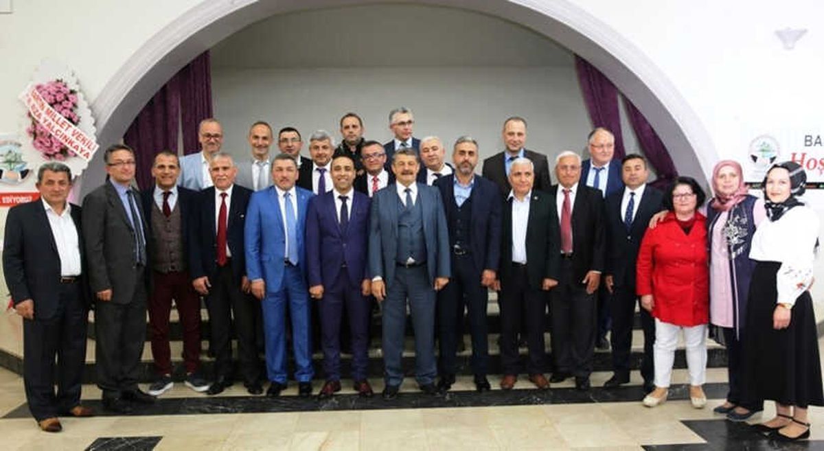 Barkozder\'den Akın\'a Teşekkür Plaketi
