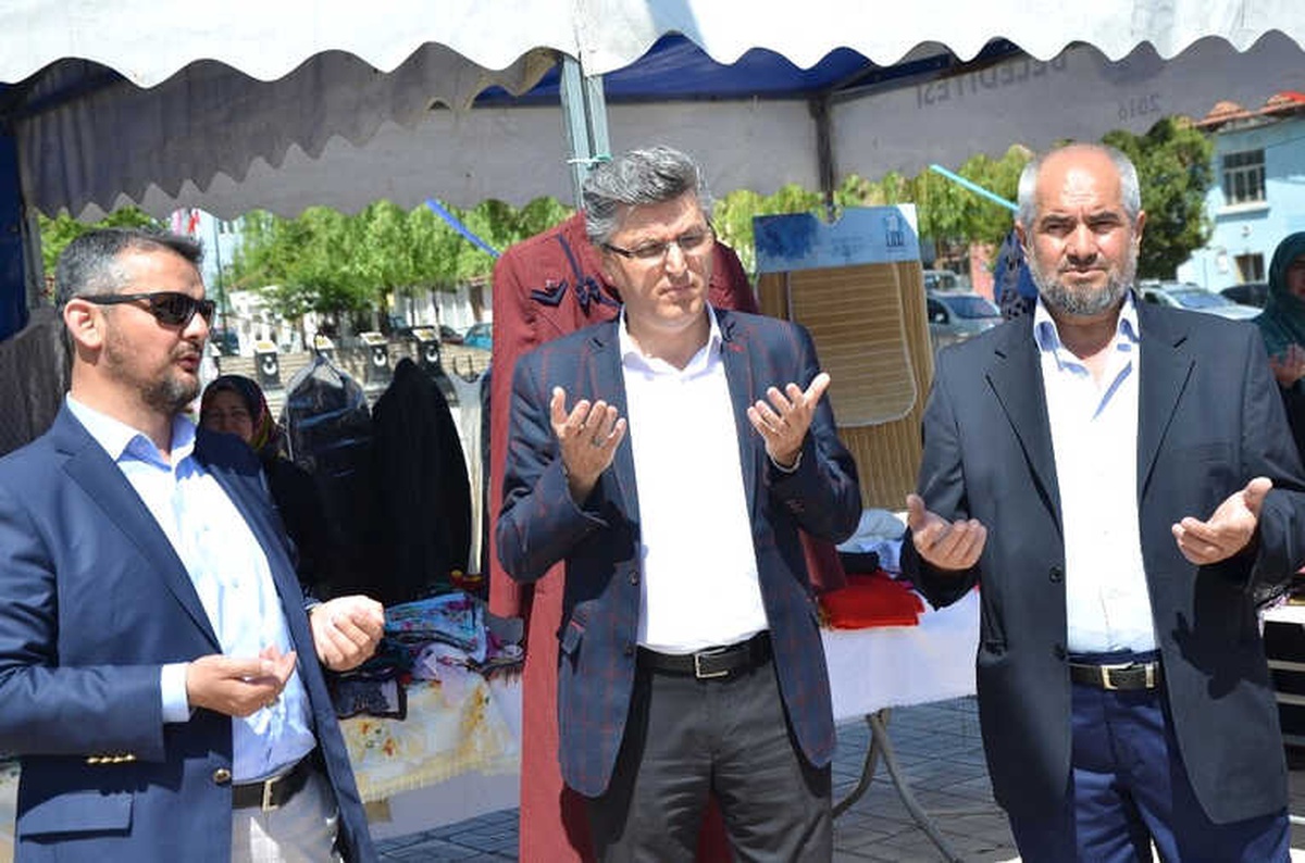 Başkan Yardımcısı Avcıoğlu Bozüyük Sosyal Aile Derneği Kermesinin Açılışına Katıldı