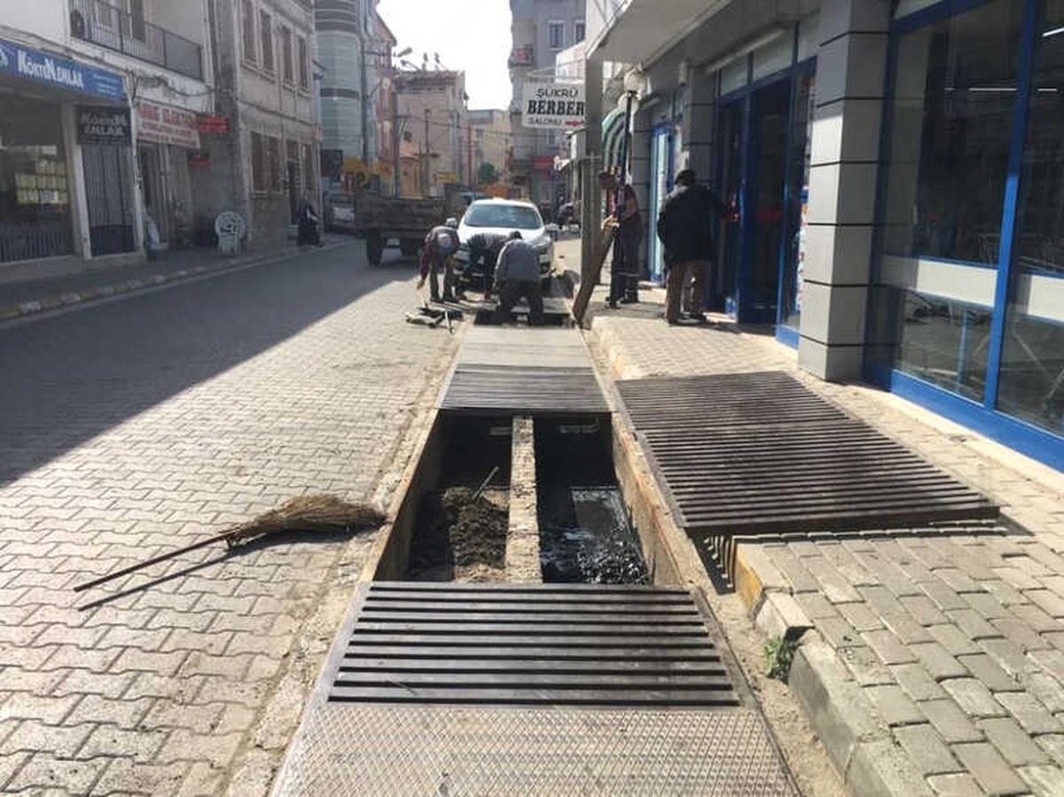 Burhaniye\'de Yaz Hazırlıkları Hız Kesmiyor