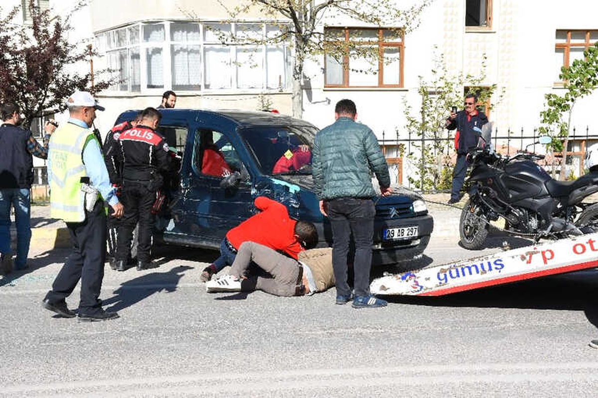 Ehliyetsiz Sürücü Polisten Kaçtı, Kaza Yaptı: 5 Yaralı