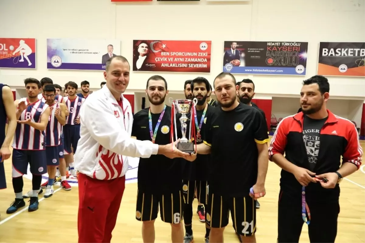 Erü Basketbol Takımı Namağlup Şampiyon