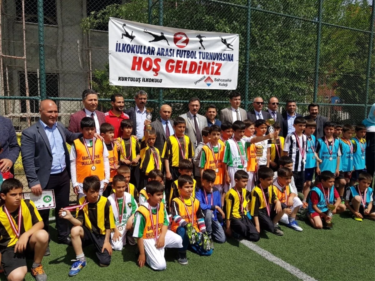 Iğdır\'da Okullar Arası Futbol Turnuvası