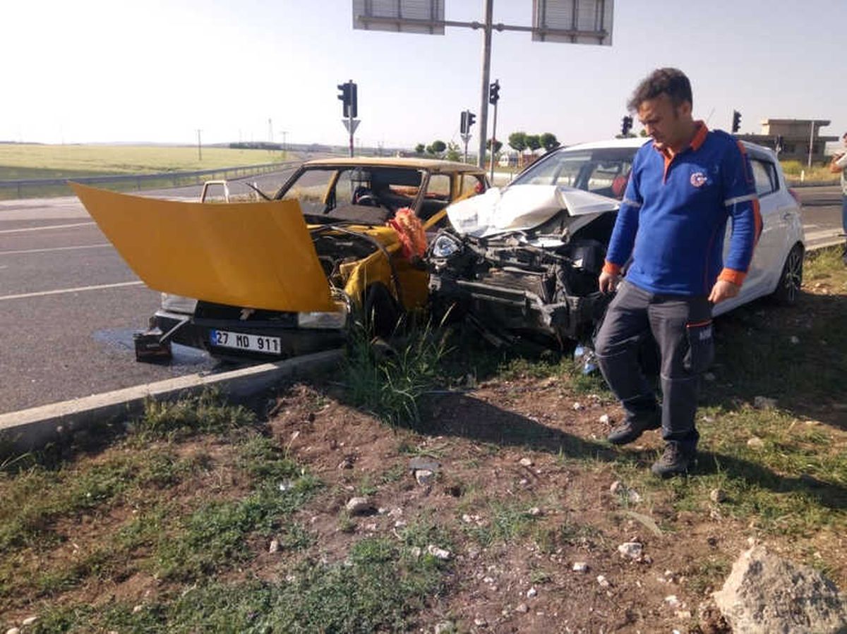İki Otomobil Çarpıştı: 7 Yaralı