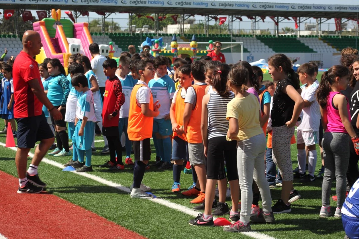 İsmail Altındağ Çocuk Futbol Festivali Renkli Görüntülerle Başladı
