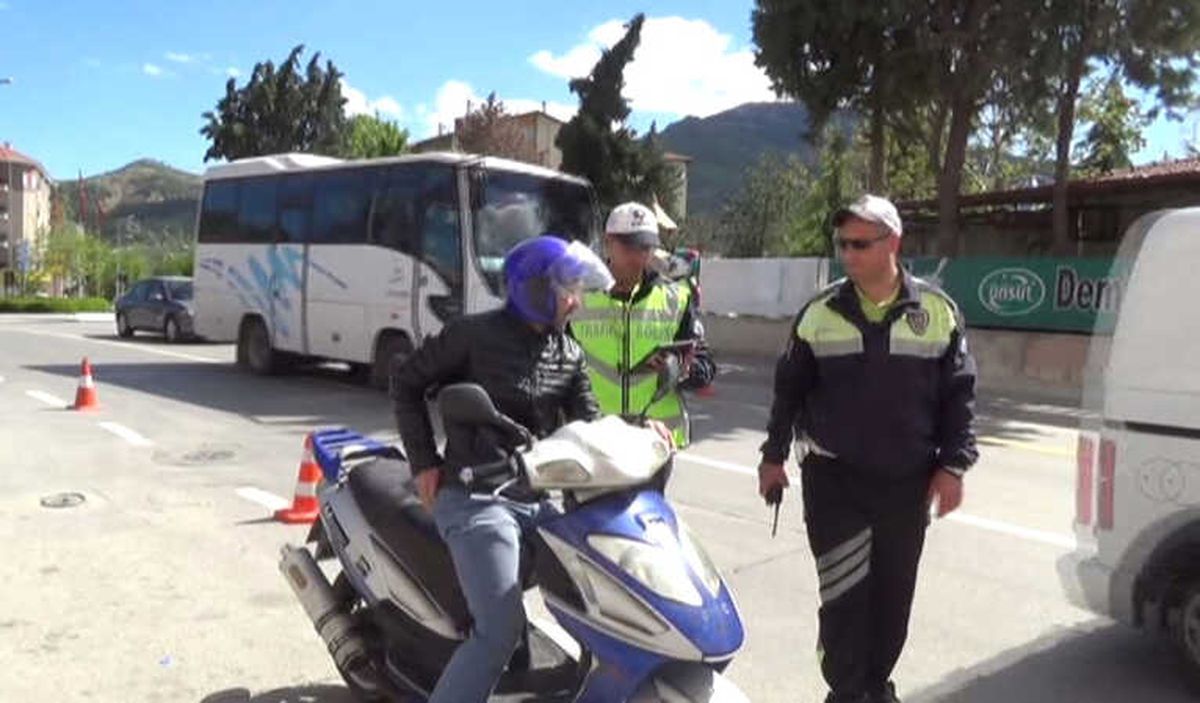 Isparta\'da Polis Sürücülere Göz Açtırmadı