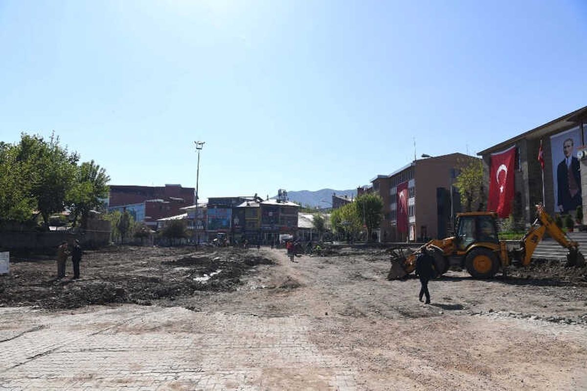 İstasyon Caddesi Üst Yapı Çalışmaları Devam Ediyor