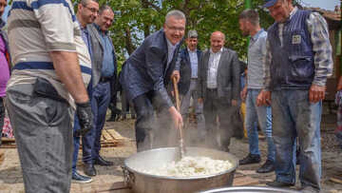 Karacabey\'de Köy Mevlitlerine Belediye Desteği