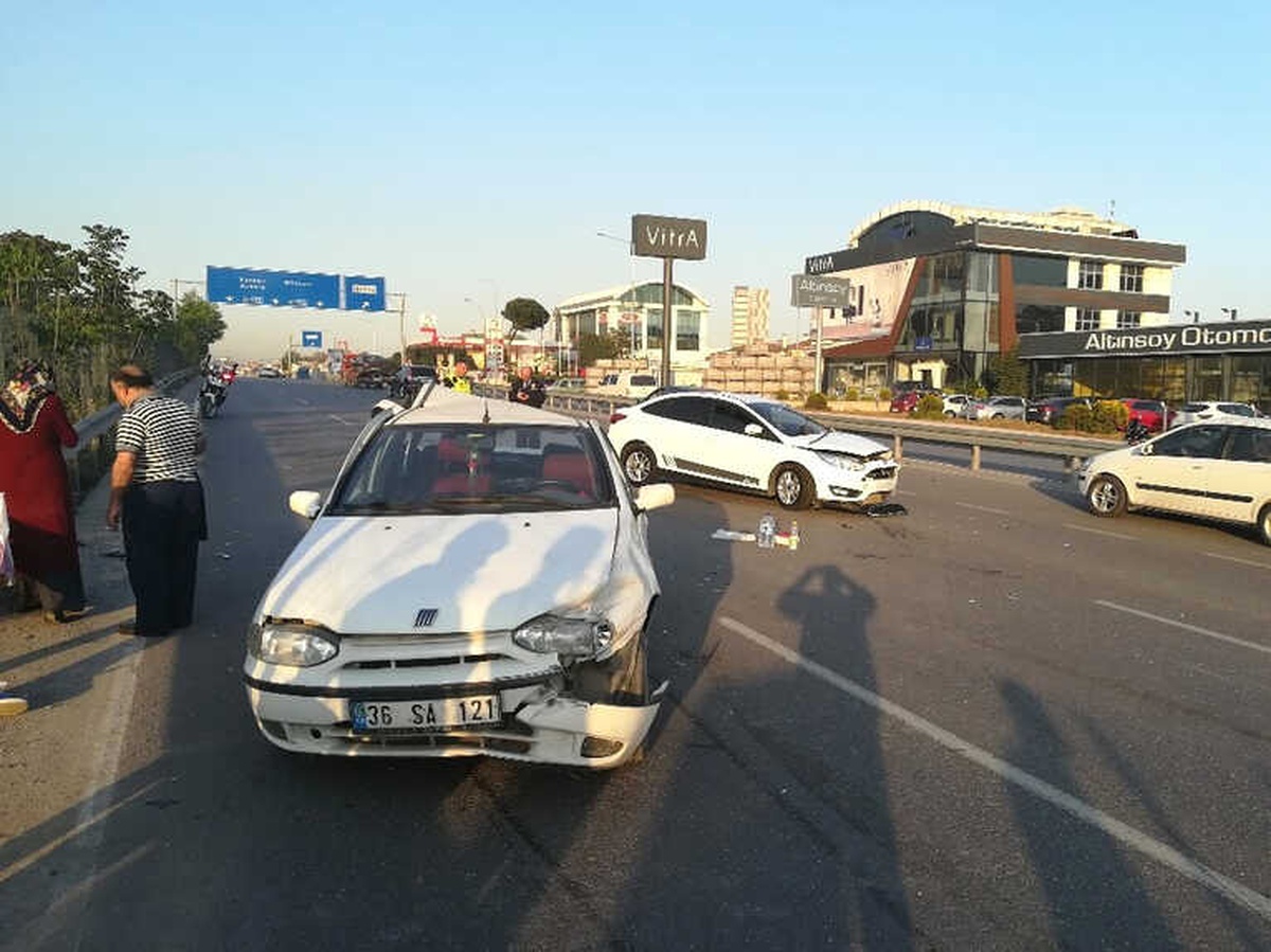 Kocaeli\'de Arızalanan Otomobil Kazaya Sebep Oldu: 1 Yaralı