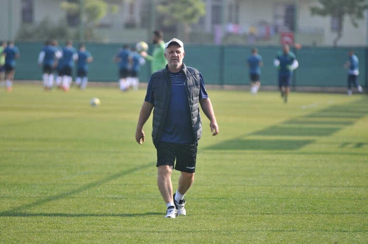 Mesut Bakkal: "Alanyaspor\'un Başına Kötü Bir Şey Gelirse, Hakem Hatalarından Dolayıdır"