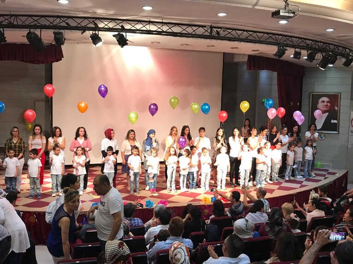 Miniklerin 23 Coşkusuna Aileleri de Ortak Oldu