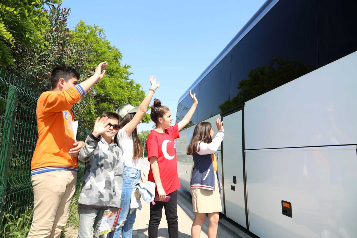 Misafir Çocuklar Gözyaşlarıyla Ülkelerine Döndü