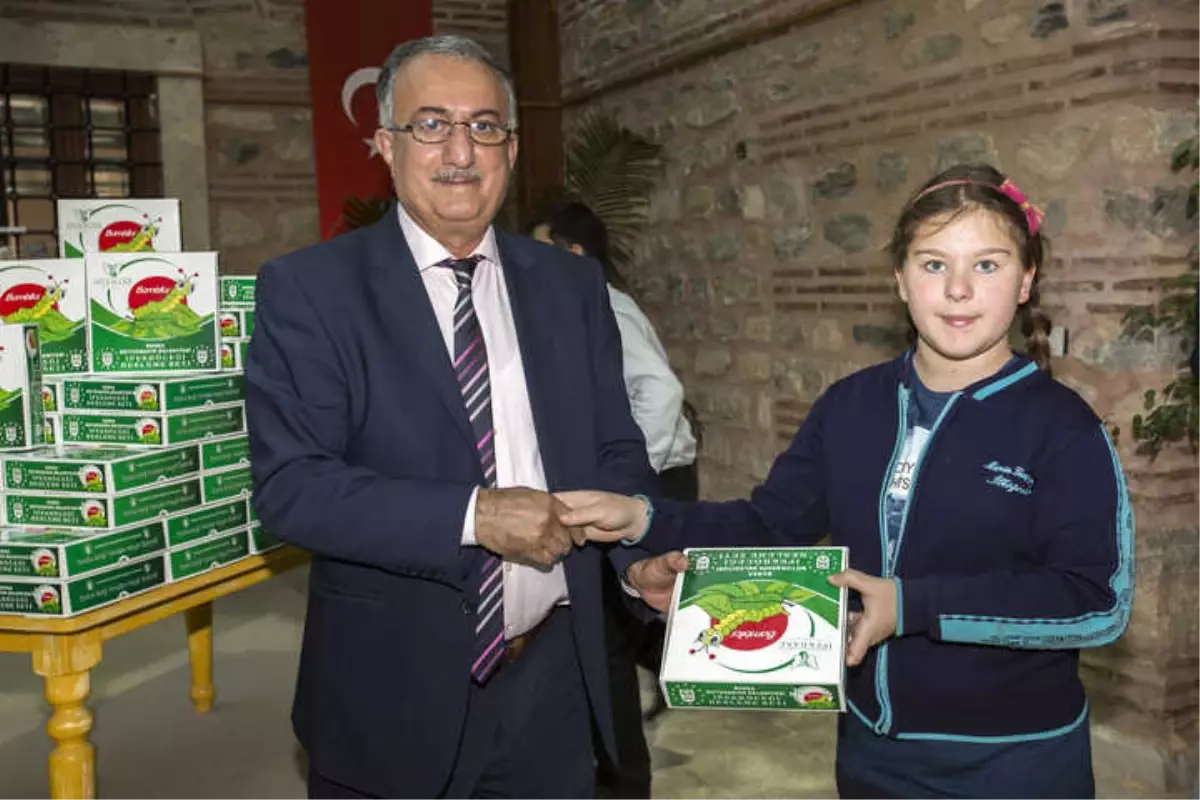 Öğrencilerin Karne Hediyesi İpek Böceğinden