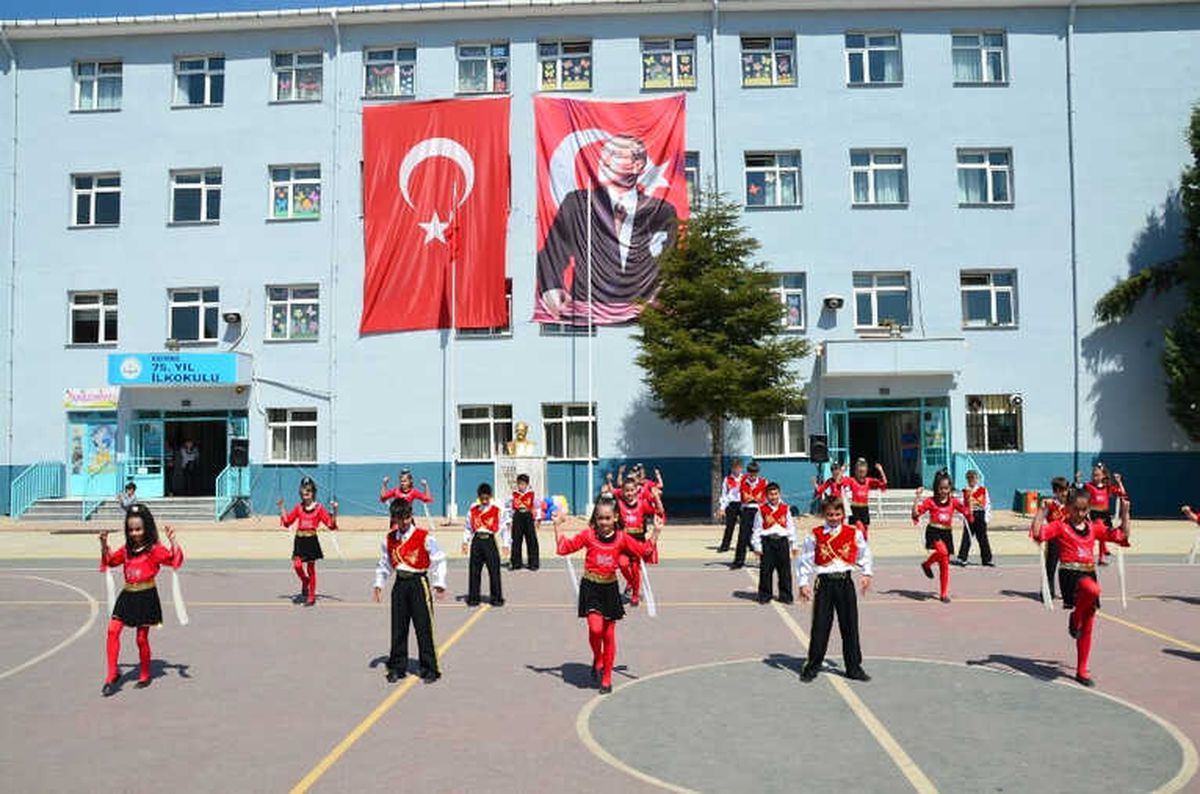 Okul Bahçelerine Kuş Evleri Konuldu