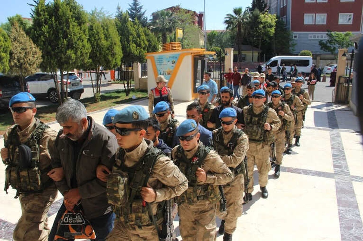 Şanlıurfa\'da Cumhurbaşkanına Hakaret Eden 11 Zanlı Adliyede