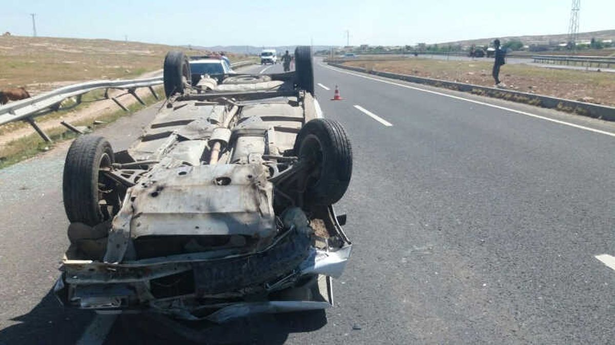 Şanlıurfa\'da Otomobil Devrildi: 2 Yaralı