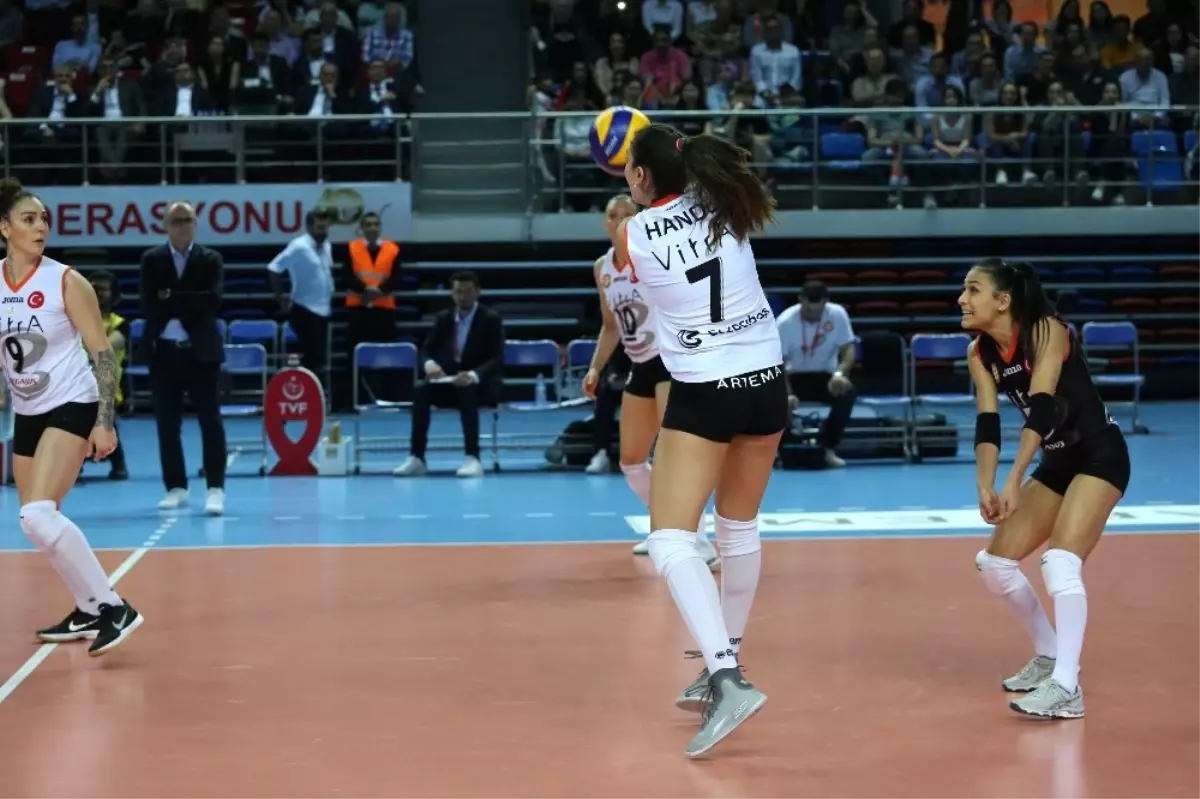 Vestel Venüs Sultanlar Ligi: Eczacıbaşı Vitra: 0 - Vakıfbank: 3