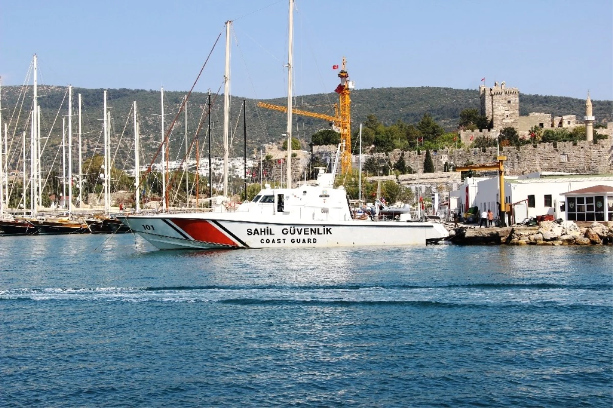 Yunanistan\'a Kaçmak İsteyen Fetö\'cü Eski Hakimlerin de Bulunduğu Tekne Kayalıklara Çarptı