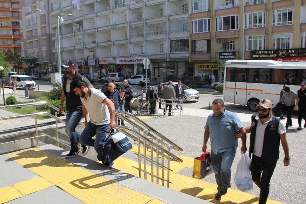 7 İldeki "Kripto" Fetö Operasyonunda Zanlılar Adliyeye Sevk Edildi