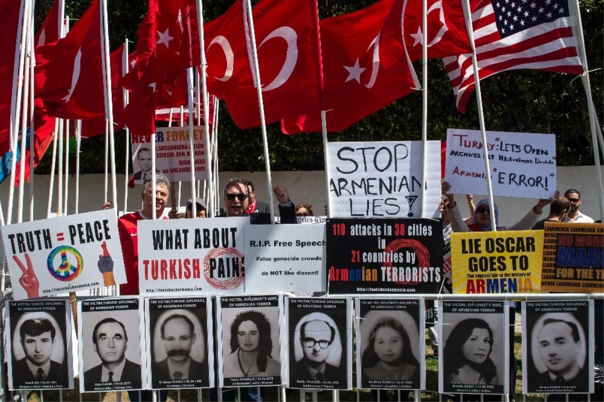 ABD\'de Ermenilerin Sözde Soykırım Gösterilerine Karşı Türk Protestosu
